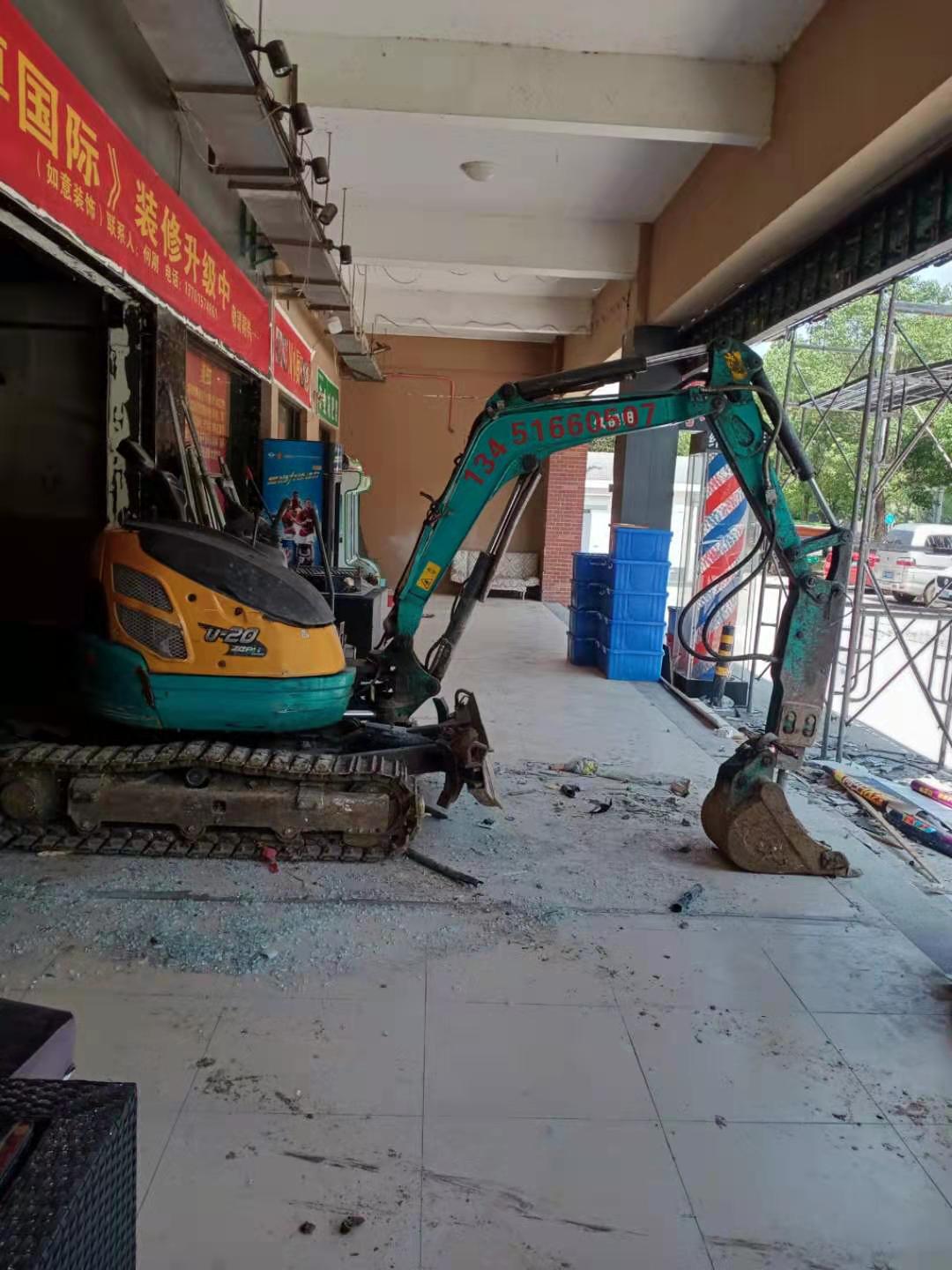 橡膠履帶對于微型小挖機施工當中的作用及特點！(圖1)